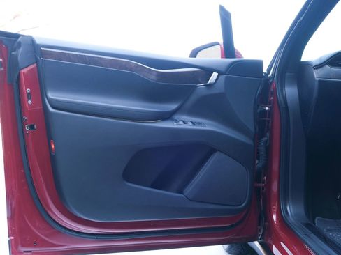 Used 2018 Tesla Model X 75D image 18