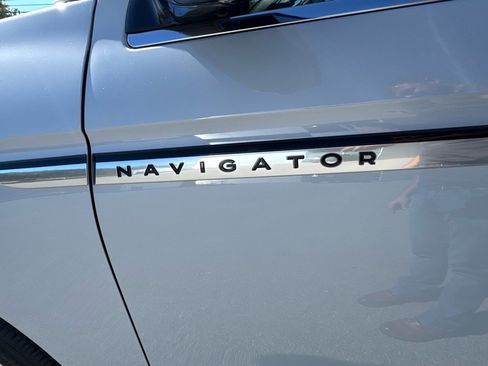 New 2025 Lincoln Navigator Reserve image 3