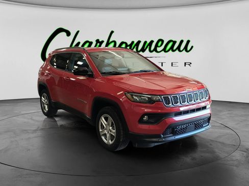 Used 2024 Jeep Compass Latitude AWD/4WD image 7