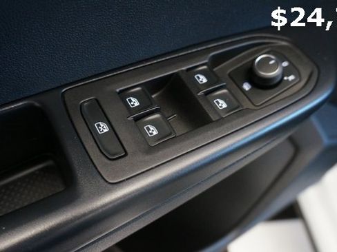 Certified 2025 Volkswagen Taos S image 29