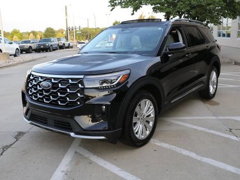 Used 2025 Ford Explorer Platinum w/ LUX Leather Package AWD/4WD image 3