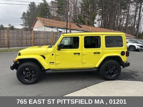 Used 2022 Jeep Wrangler Unlimited Sahara AWD/4WD image 14