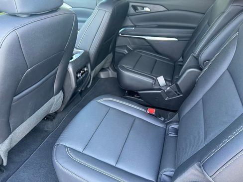 Used 2026 Chevrolet Traverse LT AWD/4WD image 12