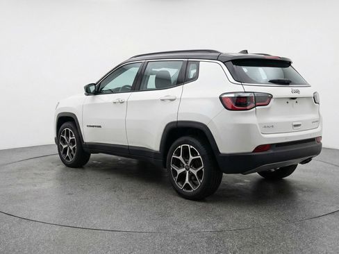 Used 2025 Jeep Compass Limited image 6