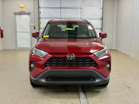 Used 2019 Toyota RAV4 XLE w/ Convenience Package image 2