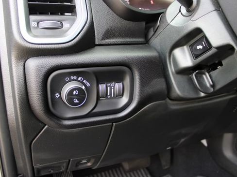 Used 2025 RAM 2500 Laramie AWD/4WD image 17