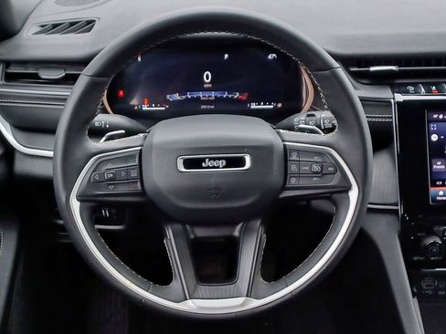 Used 2023 Jeep Grand Cherokee Altitude image 29