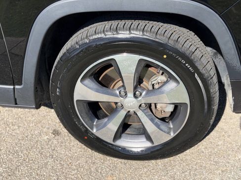 Used 2019 Jeep Cherokee Limited AWD/4WD image 29
