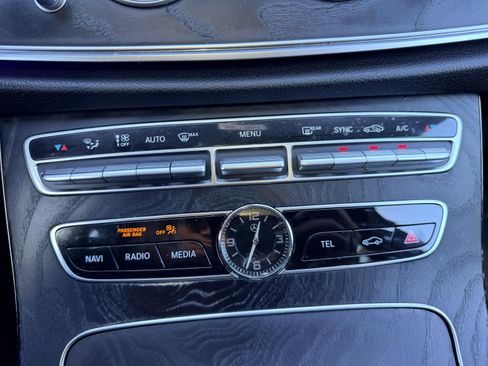 Used 2019 Mercedes-Benz E 300 4MATIC w/ Premium 1 Package image 38