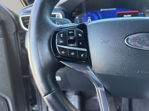 Used 2023 Ford Explorer Platinum w/ Technology Package image 31