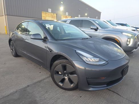 Used 2021 Tesla Model 3 Standard Range Plus image 3