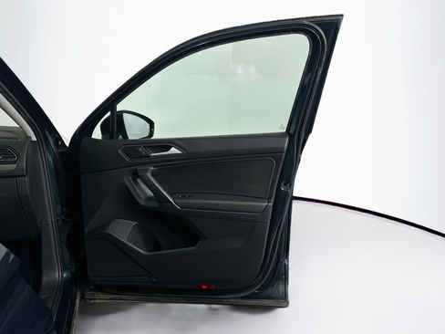Used 2019 Volkswagen Tiguan SE w/ Panoramic Sunroof Package AWD/4WD image 31