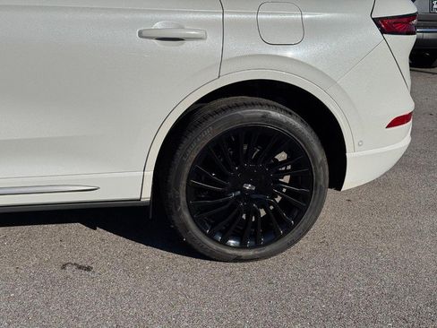 Certified 2022 Lincoln Corsair Reserve image 9