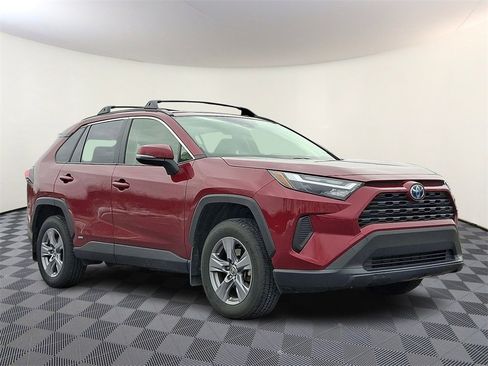 Used 2022 Toyota RAV4 XLE w/ Convenience Package image 1