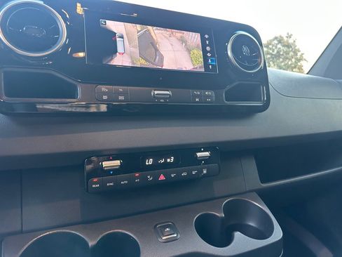 Used 2020 Mercedes-Benz Sprinter 2500 image 10