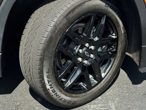 Used 2023 Chevrolet Traverse LT FWD image 9