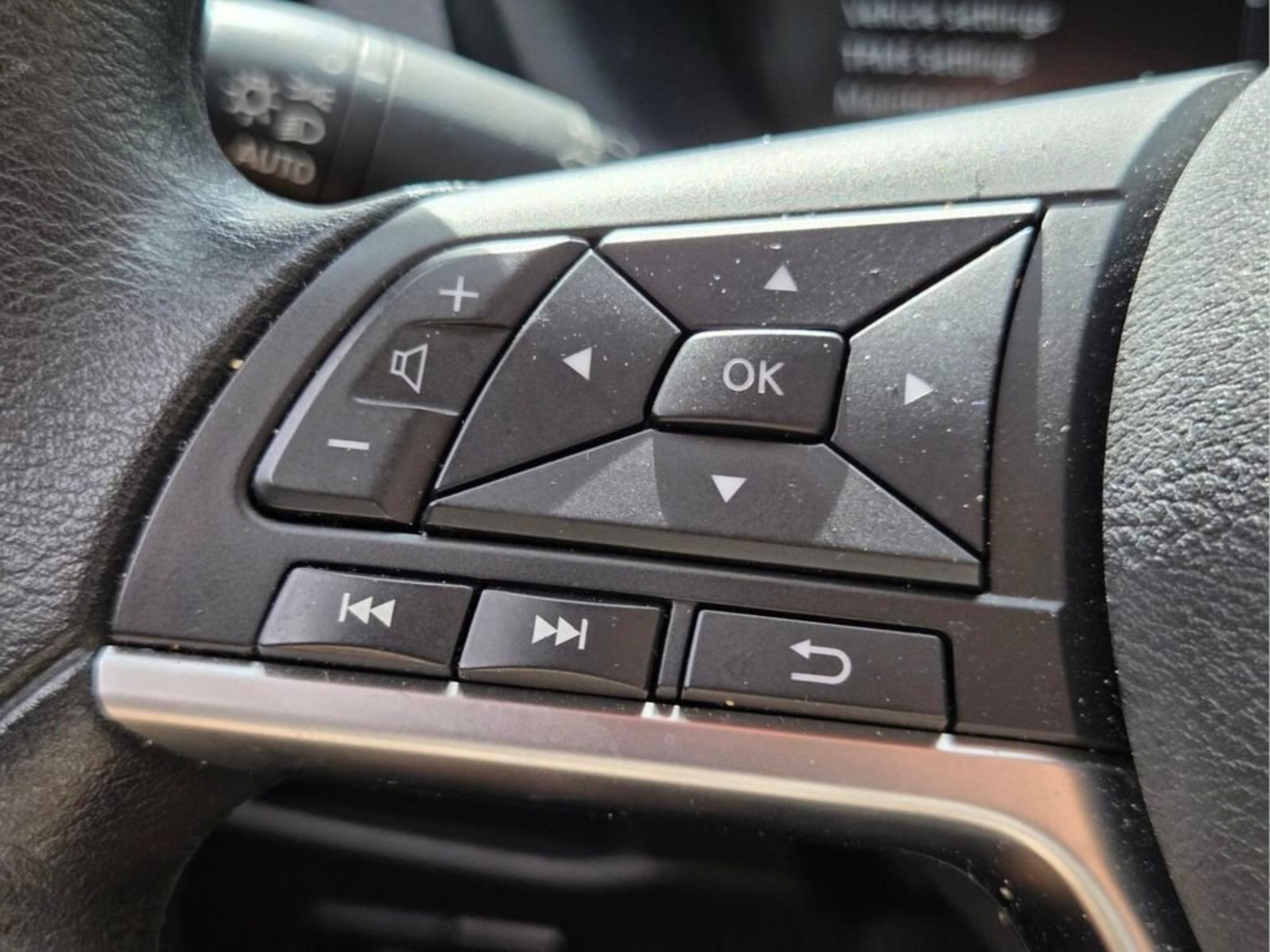 Used 2024 Nissan Kicks SV FWD image 30
