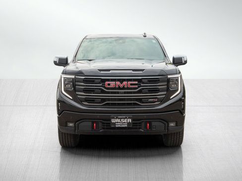 Used 2025 GMC Sierra 1500 AT4 w/ Technology Package AWD/4WD image 8