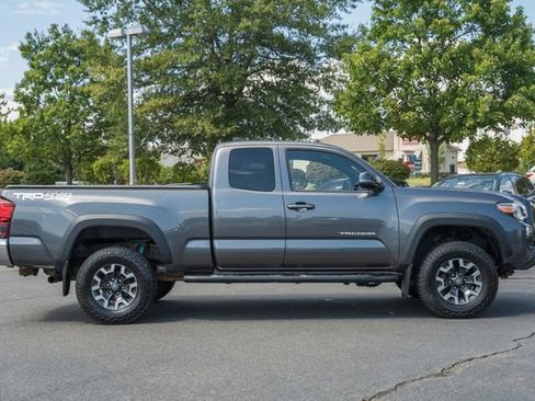 Used 2018 Toyota Tacoma TRD Off-Road w/ Four Season Floor Mat Package AWD/4WD image 4