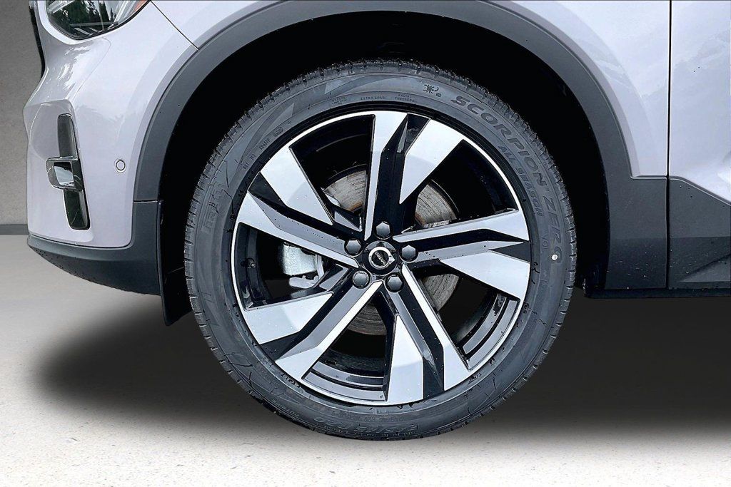 New 2026 Volvo XC40 B5 Ultra w/ Protection Package Premier AWD/4WD image 14