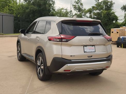 Certified 2023 Nissan Rogue Platinum FWD image 2