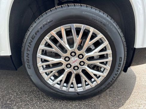 Used 2025 GMC Acadia Denali FWD image 32