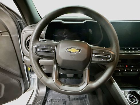 Used 2025 Chevrolet Colorado W/T w/ Advanced Trailering Package AWD/4WD image 13