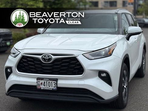 Used 2023 Toyota Highlander XLE FWD image 1