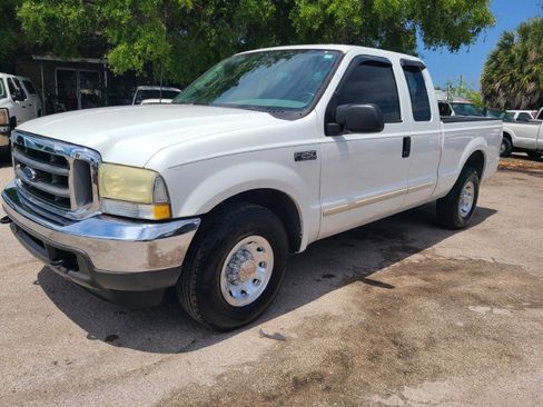 Used 2003 Ford F250 XLT image 2