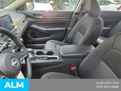 Used 2025 Nissan Altima 2.5 SV FWD image 4