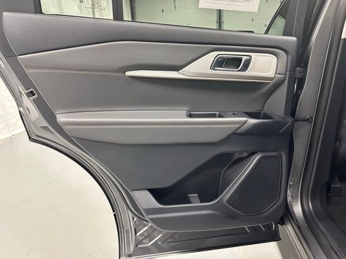 Used 2025 Ford Explorer Active image 37