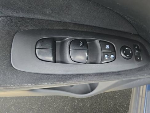 Used 2015 Nissan Pathfinder S AWD/4WD image 29