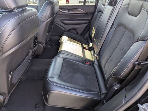 Used 2023 Jeep Grand Cherokee Altitude image 18