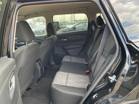 Used 2025 Nissan Rogue SV image 28