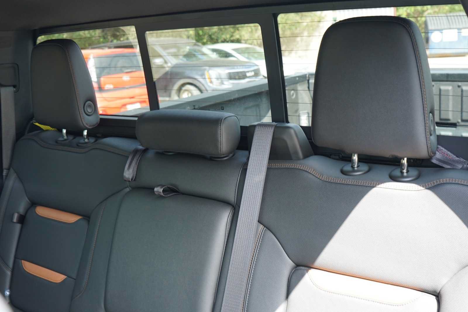 Used 2024 GMC Sierra 1500 AT4 w/ Technology Package AWD/4WD image 20