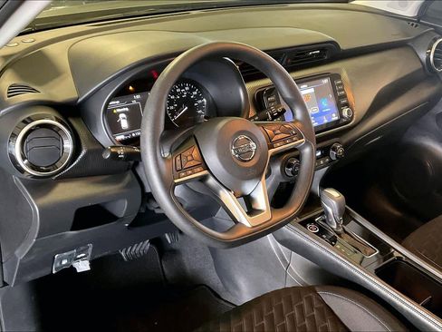 Used 2021 Nissan Kicks SV image 16