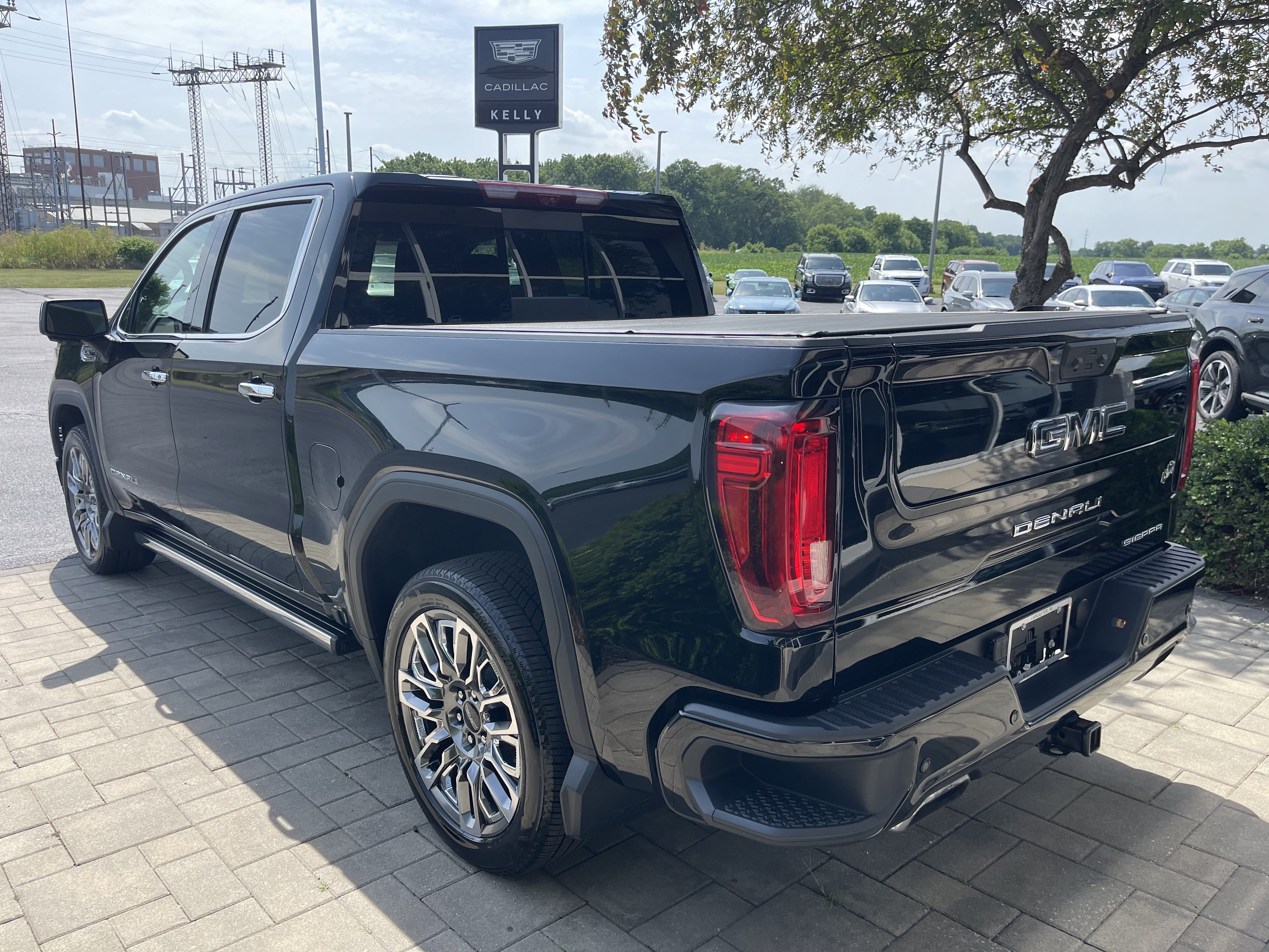 Used 2023 GMC Sierra 1500 Denali Ultimate AWD/4WD image 6