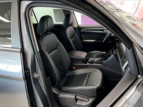 Used 2023 Volkswagen Atlas SE w/ Panoramic Sunroof Package image 11