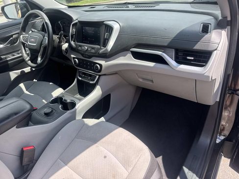 Used 2024 GMC Terrain SLE FWD image 11