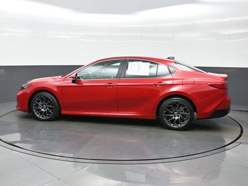 Used 2026 Toyota Camry XLE AWD/4WD image 3