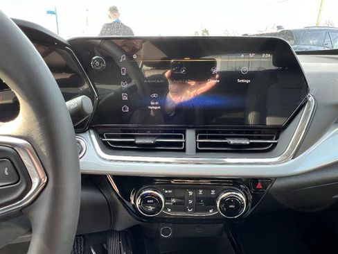 New 2026 Chevrolet Trax LT w/ Driver Confidence Package image 13