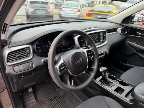 Used 2019 Kia Sorento AWD V6 image 10
