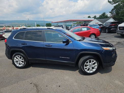 Used 2018 Jeep Cherokee Latitude Plus w/ Cold Weather Group AWD/4WD image 2