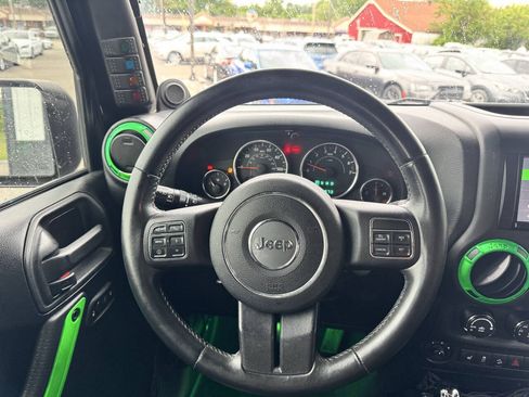 Used 2014 Jeep Wrangler Unlimited Rubicon w/ Dual Top Group AWD/4WD image 27