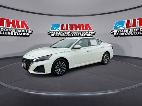 Used 2023 Nissan Altima 2.5 SV FWD image 4