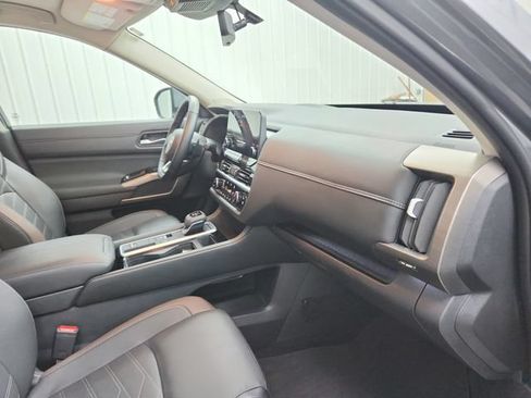 Used 2025 Nissan Pathfinder Platinum w/ Cargo Package FWD image 39