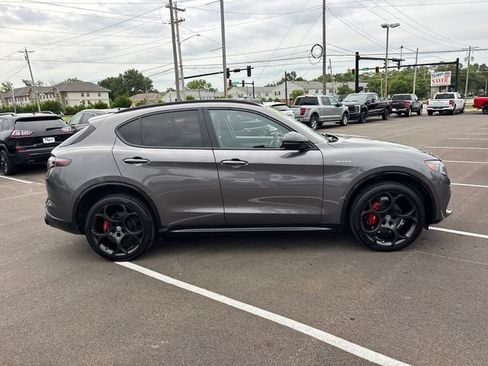 Used 2024 Alfa Romeo Stelvio Veloce AWD/4WD image 29