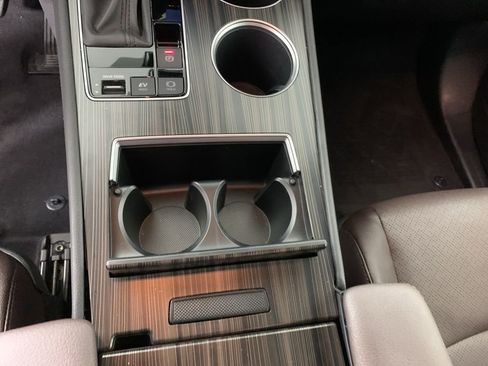 Used 2024 Toyota Sienna Platinum image 29