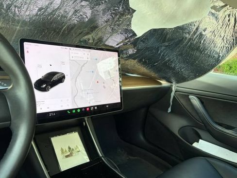 Used 2020 Tesla Model 3 Standard Range Plus RWD image 9