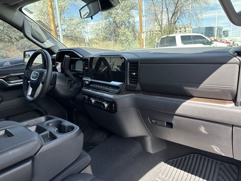 Used 2024 GMC Sierra 1500 SLE w/ Preferred Package image 12